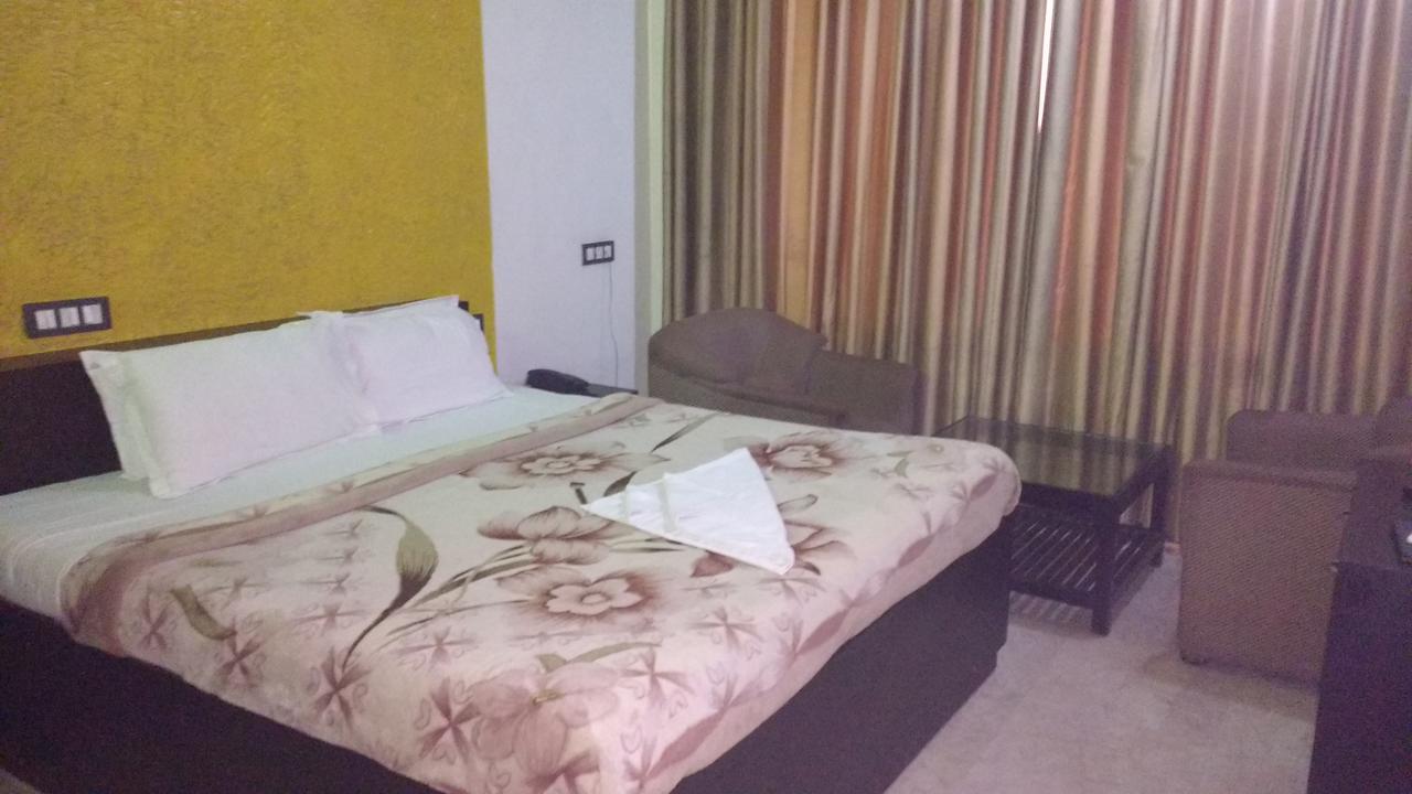 Pura Raghunāth Sanjay Motels I Pvt Ltd מראה חיצוני תמונה